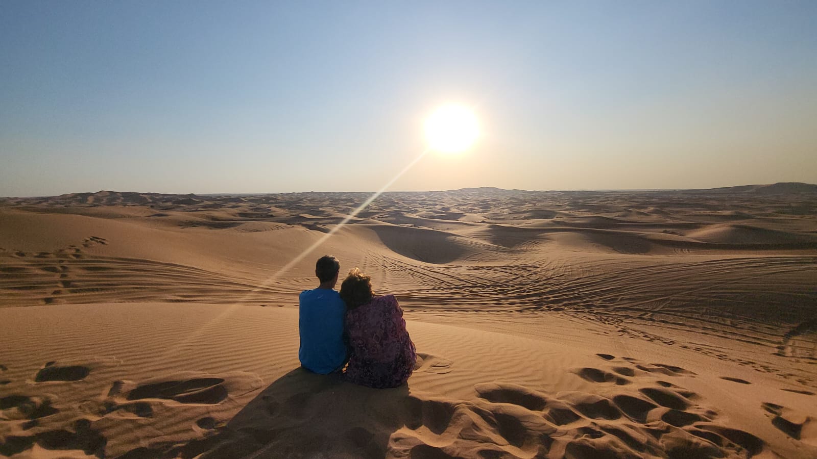 Couple in dunes dubai