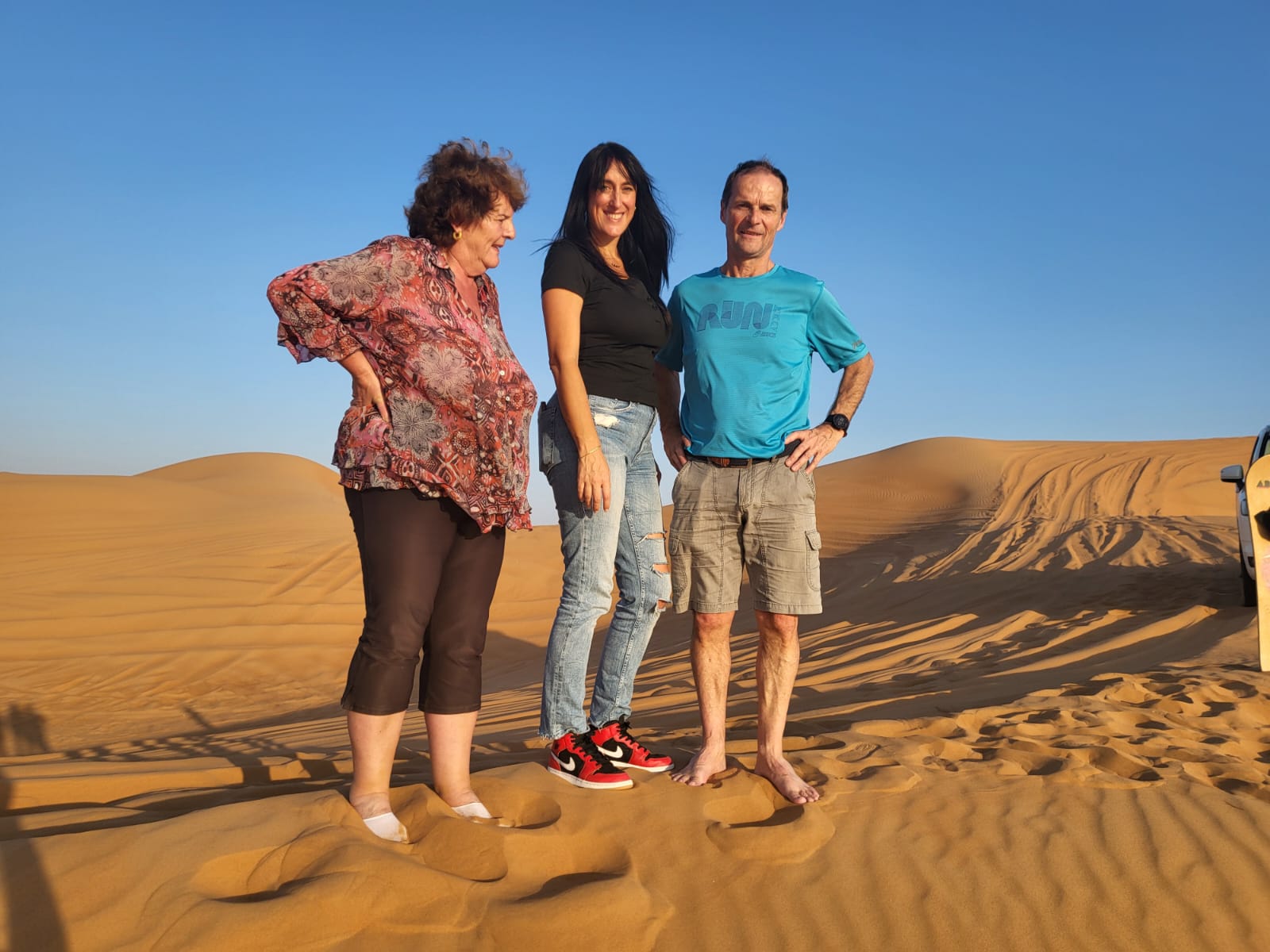 tourguide in dunes of Dubai