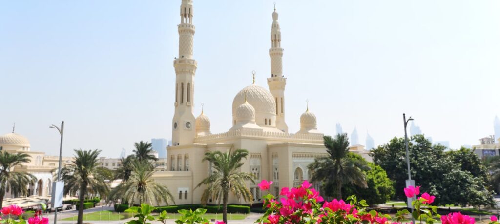 jumeirah mosque outside