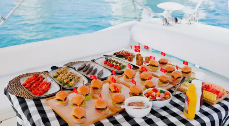proposal lunch Dubai Yacht